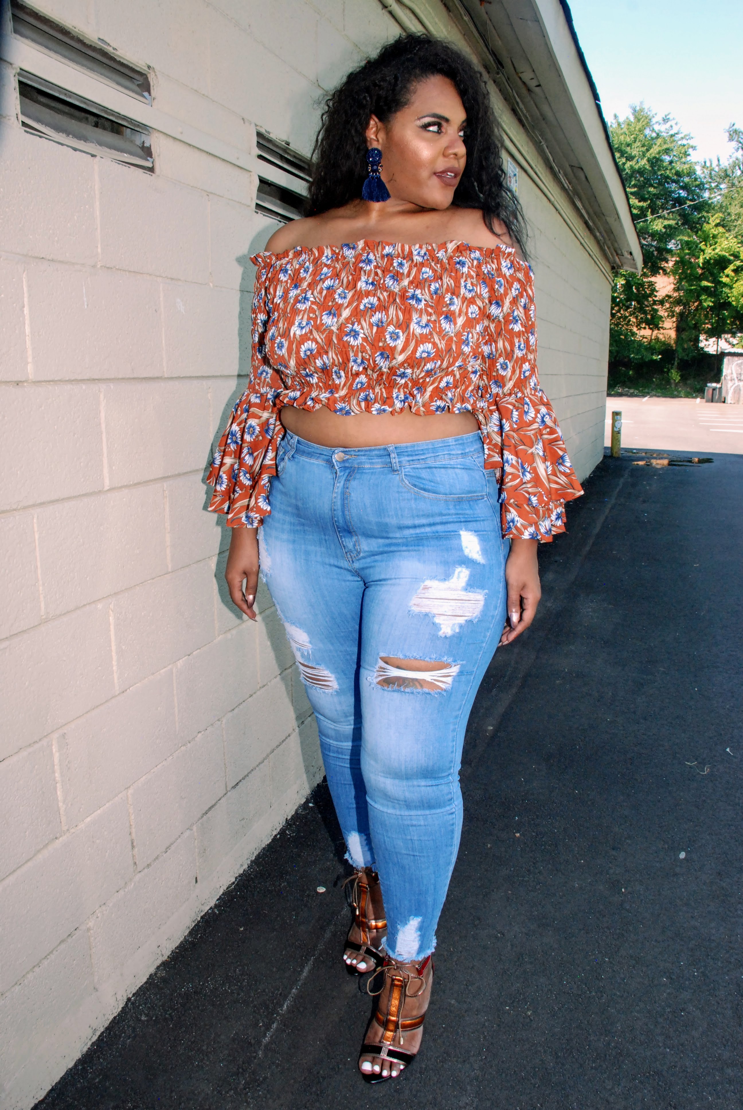 plus size jeans, how does fashion nova jeans fit, fit fashion nova jeans, plus size distressed jeans, plus size crop top, plus size fashion nova, fashion nova, fashion nova sizing