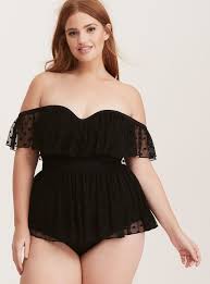 plus size swim suits, society ofharlow, Top Swimsuits for you to try this Summer, plus size swimsuit, off the shoulder swimsuit, plus size off the shoulder swimsuit, plus size swimwear, plus size swimsuit, top swimsuit for plus size women, off the shoulder swim, 