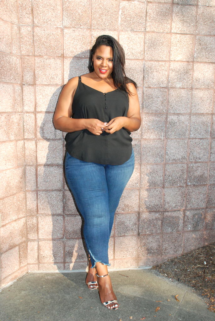 Loft Sale, LOFT PLUS SIZE, PLUS SIZE jeans, plus size trendy jeans, plus size cami, black loft cami, cheetah heels, society of harlow